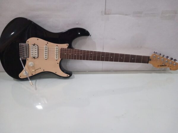 Guitarra eléctrica YAMAHA