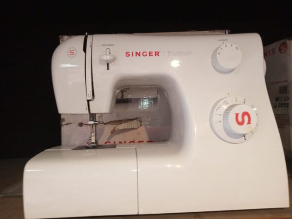 Máquina de coser SINGER TRADITION